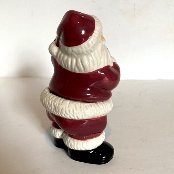 Fitz & Floyd Vintage Salt Bottom & Pepper Top Santa Holding Wreath 5" x 3.5" - Picture 8 of 16